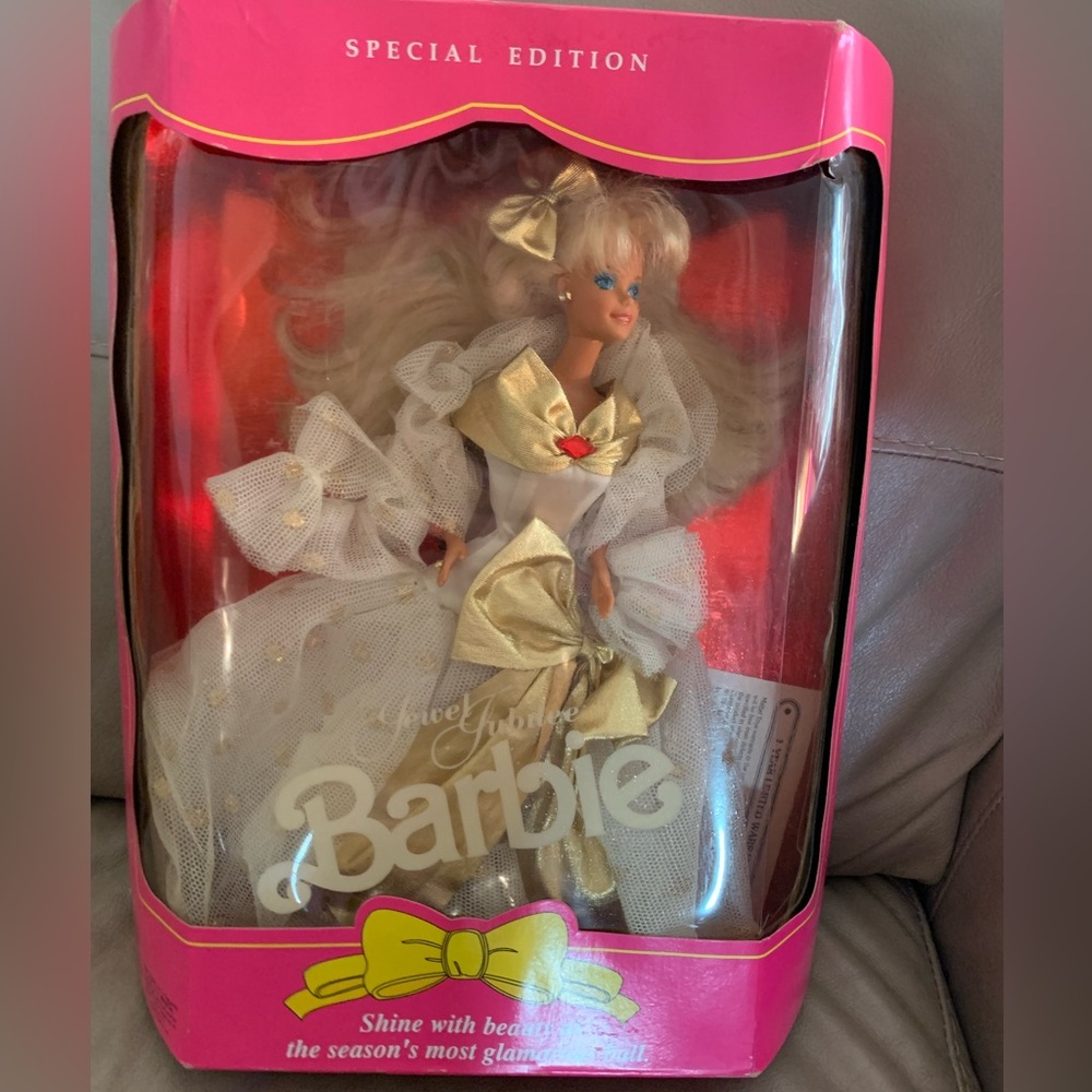 New in Box Vintage Jewel Jubilee 1991 Barbie Doll NIB This Holiday Ivory & Gold